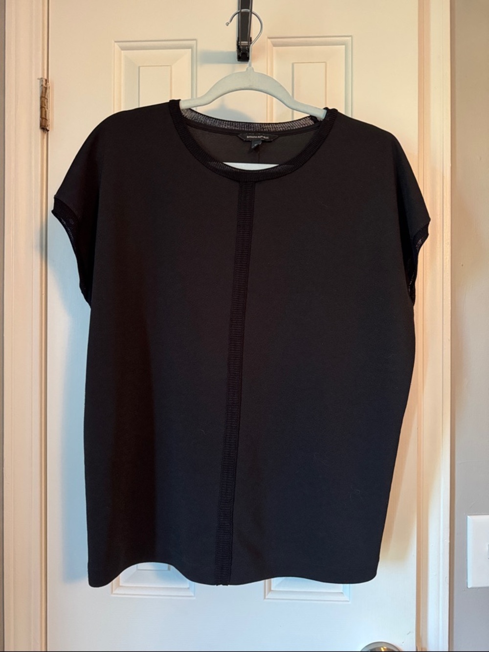Banana Republic Black Short-Sleeve Top with Center Seam (R)